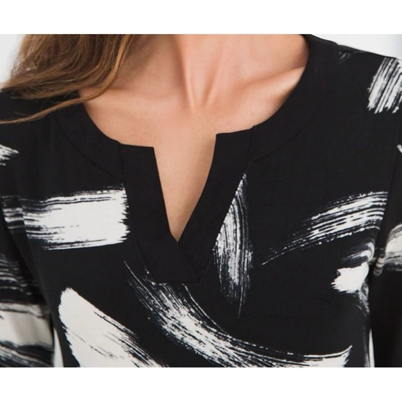 Chicos Travelers Classic Split Neck Tunic 3/4 Sleeve Brush Stroke B & W Size 1 - Picture 3 of 9